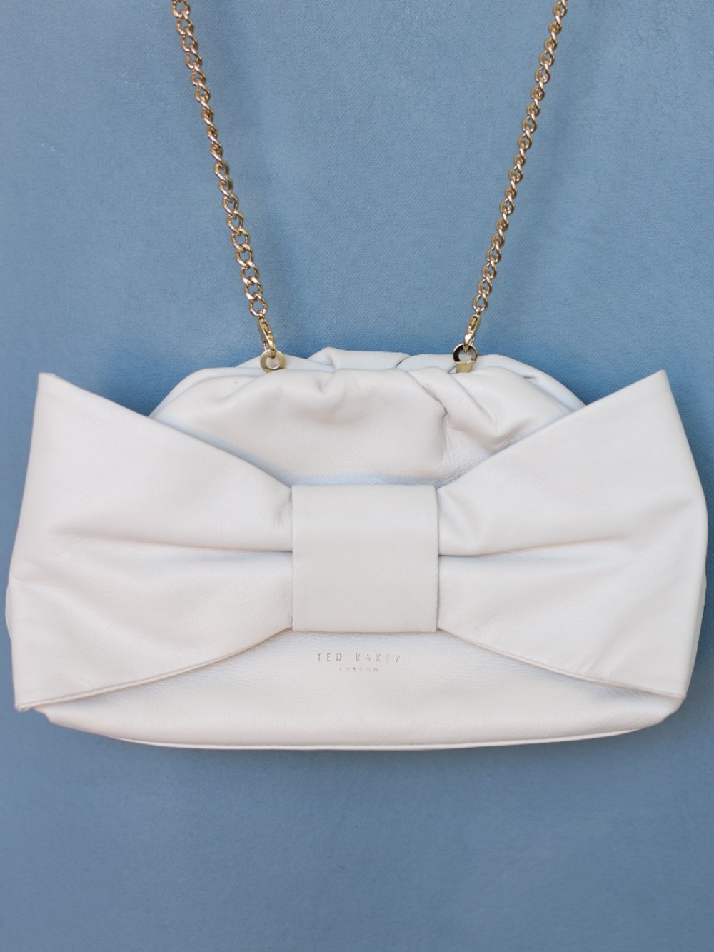 Ted Baker Niasa White Leather Bow Clutch Crossbody Bag Gold Chain